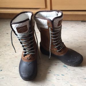 North face lace up winter boot